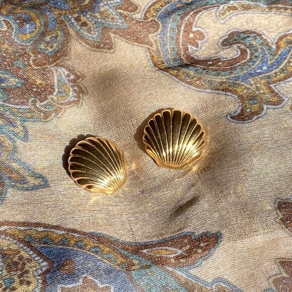 Vintage Jewelry - 🍂 Elegant 90s Vintage Chunky Gold Shell Earrings